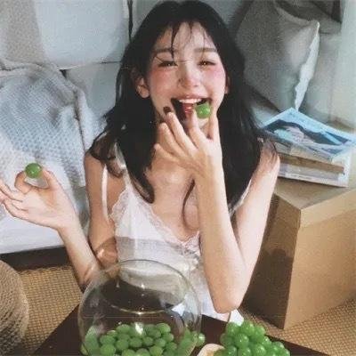 小黄花青草地